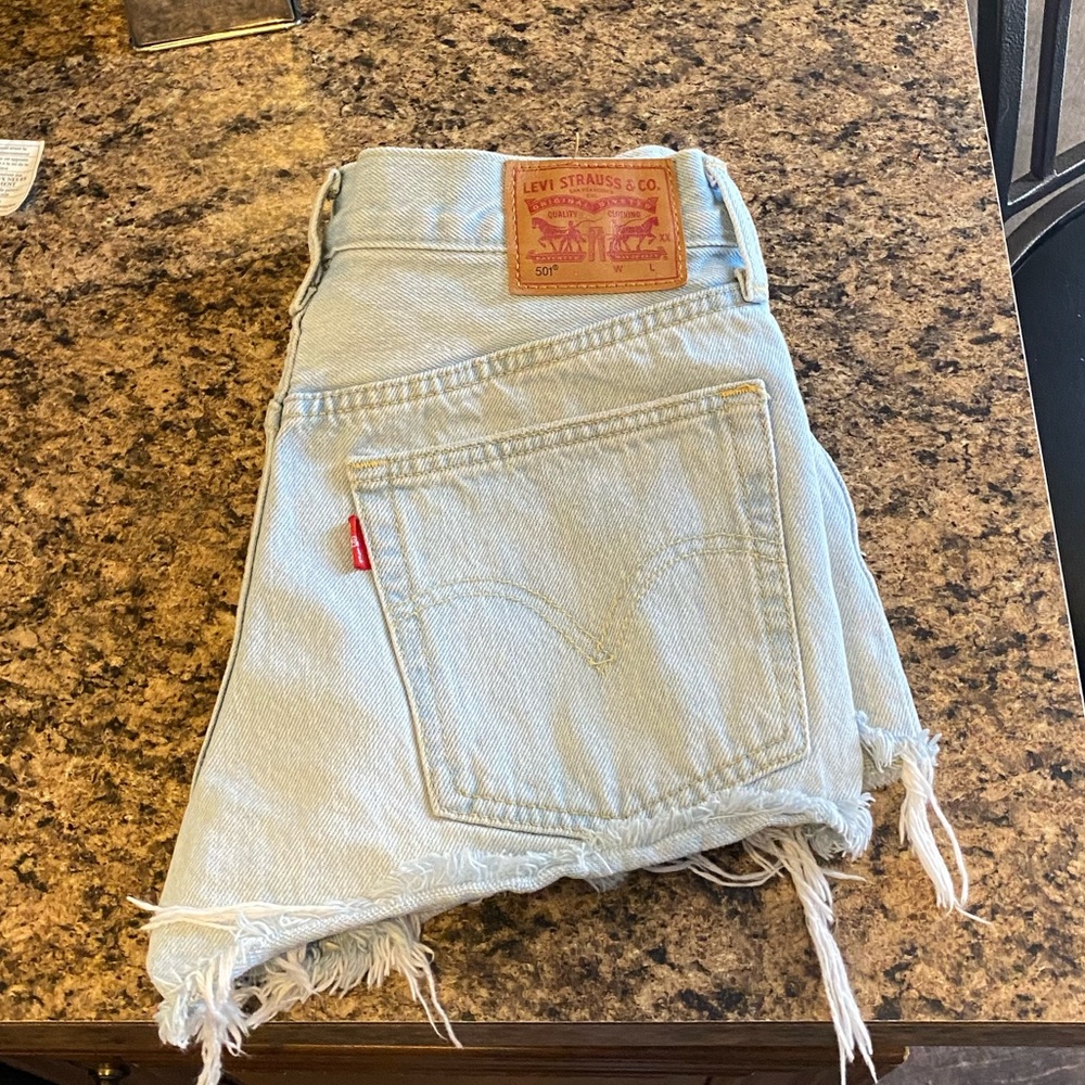 501 Levi Shorts, light wash.